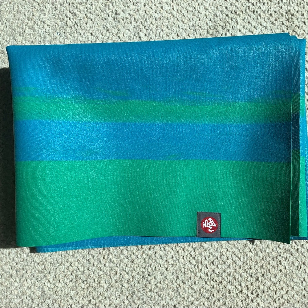 Full-length Manduka sticky travel yoga mat,
NWOT